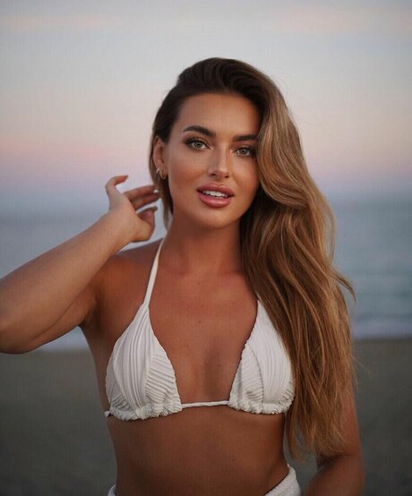 Izabela Ion セクシーモデル 写真