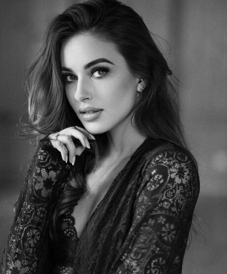 Izabela Ion 独占モデル 画像