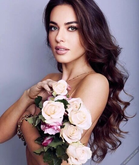 Izabela Ion ポルノスター ホット 画像