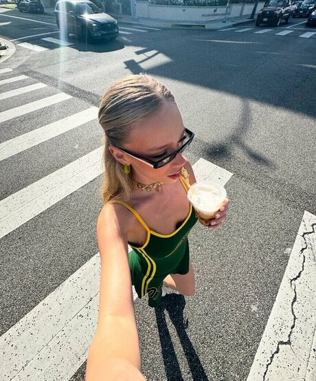 Yaren Alaca ポルノスター セックス 写真