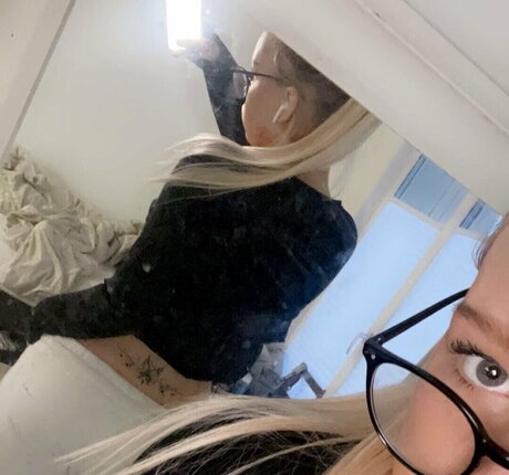 Nelli Virtanen エロティックなスター 写真