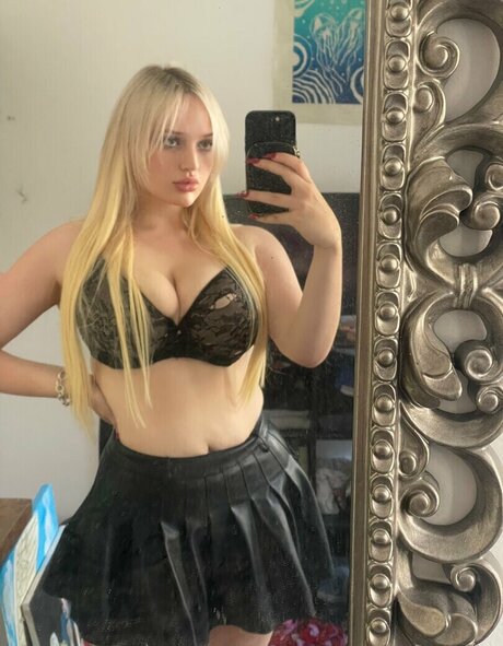 TalkFastEllie ポルノスター 画像