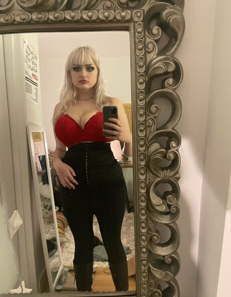 TalkFastEllie アダルトモデル 写真