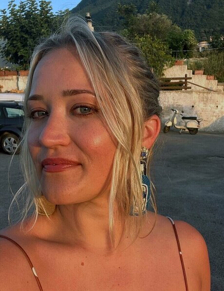 emilyosment ポルノモデル 写真