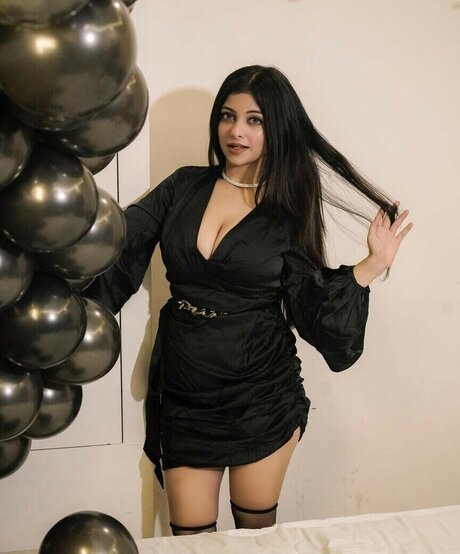 Riya Pandey 完璧なスター 写真