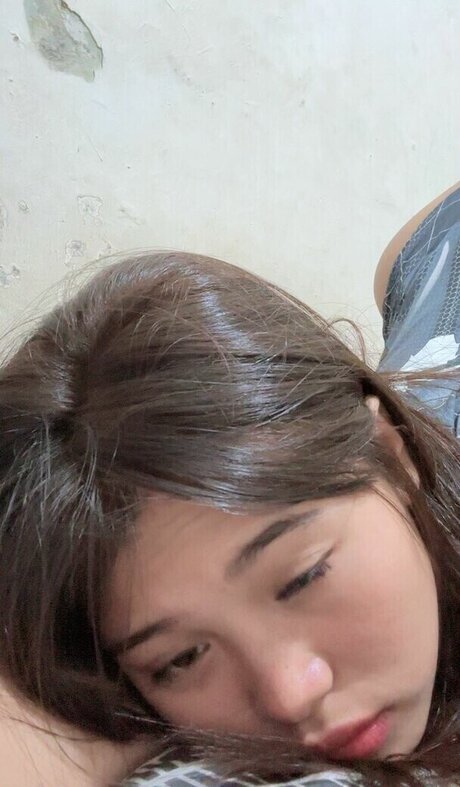 Riska Saputri 可愛いモデル 写真