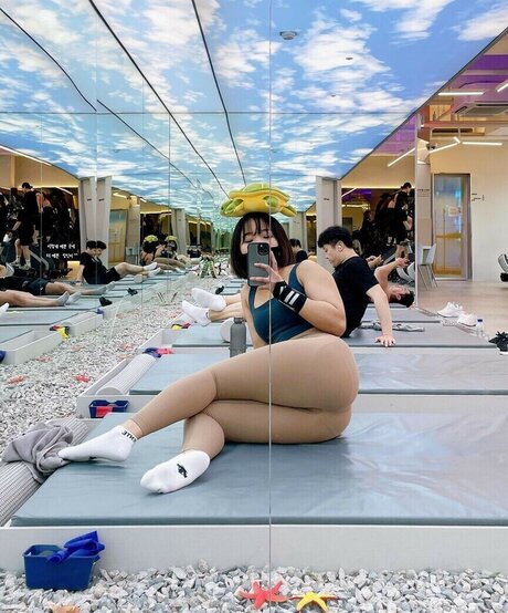 Hellini fit ホットなポルノスター 写真