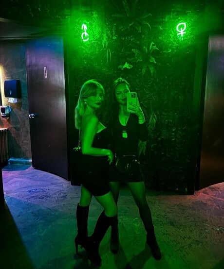 elise cm ポルノスター アート ギャラリー