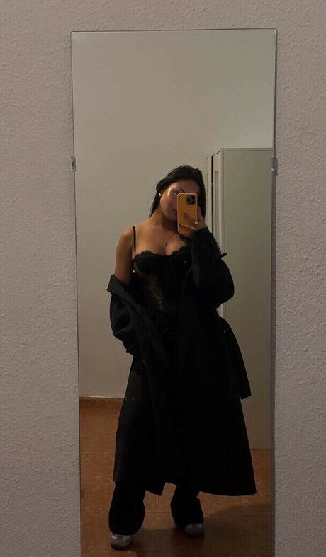 elise cm アダルトスター 写真