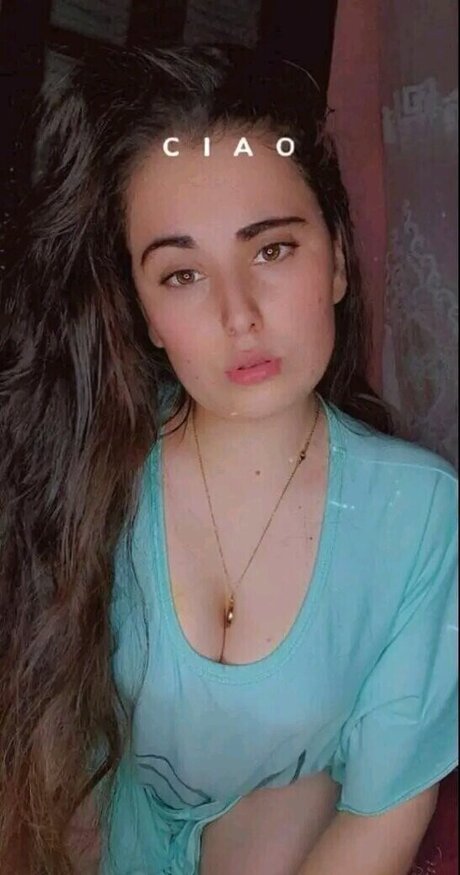 Dounia Stayfia 無料のスター 写真