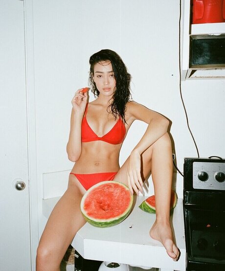 Elizabeth Wood ヌードモデル 写真