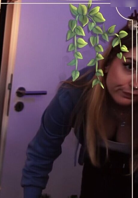 巨乳の熟女オンリーファンズ セクシーヌード 写真