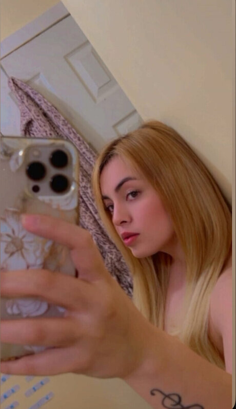 Rubi Slz セクシーなポルノスター 写真