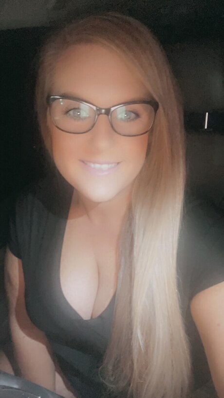 ブルネットの猫OnlyFans 美しい裸 写真