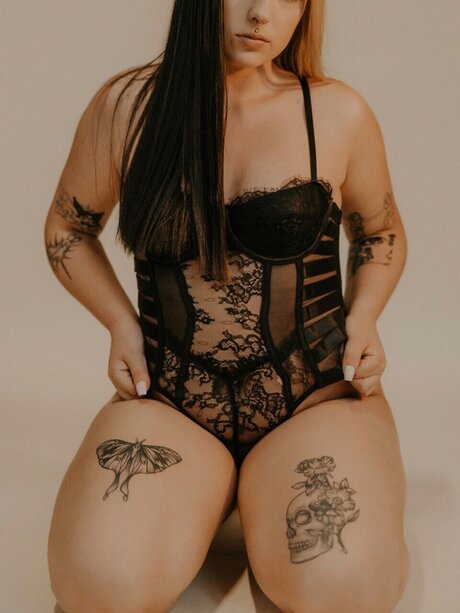 Elizabeth Kay ヌードモデル 写真