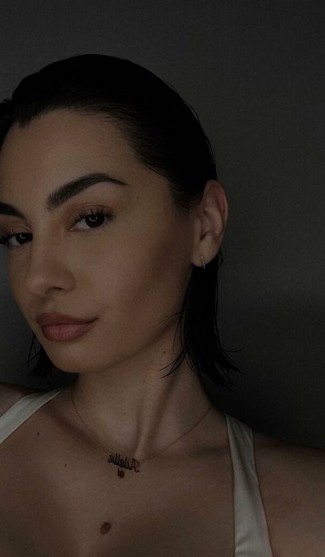 Adelaide T ヌードモデル 画像