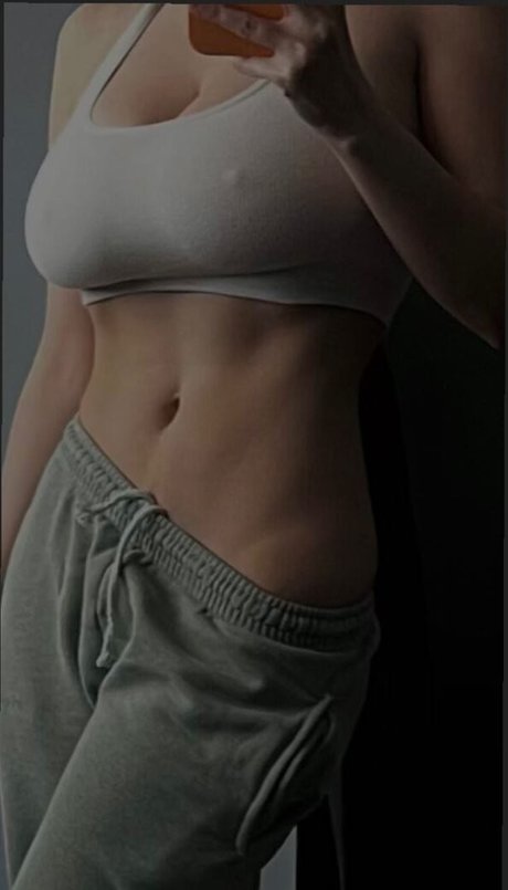 Adelaide T 無料モデル ギャラリー