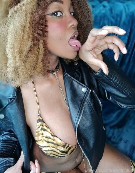 巨乳ブルネットオンリーファンズ ホットセクシー 写真