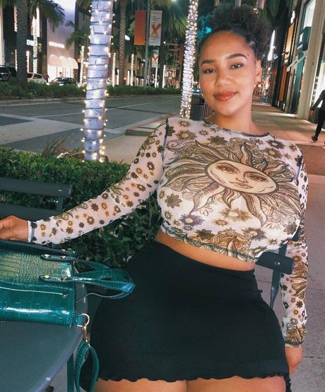 Katelyn Folasade ポルノスター 写真