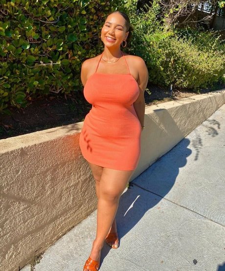 巨乳の赤毛オンリーファンズ えろた 写真