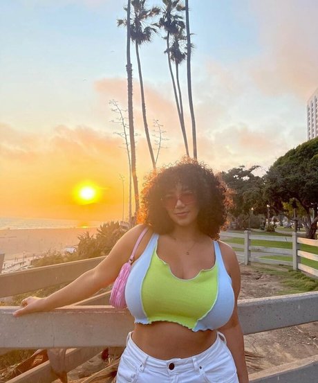 asmr ジンジャー オンリーファンズ アダルト 写真