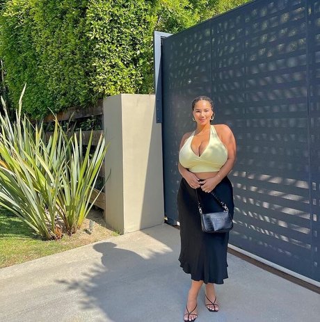 アジアの若者OnlyFans エロチック 画像