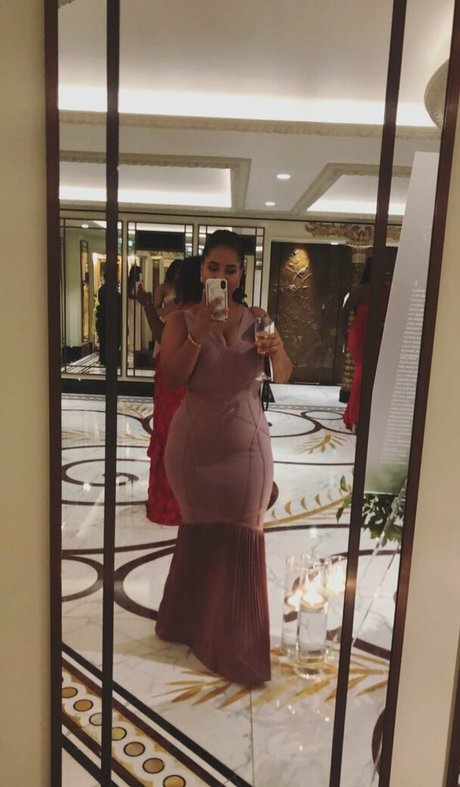 ぽっちゃり黒人OnlyFans ポルノ 写真