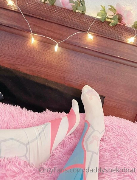 金髪クーガーオンリーファンズ エロ 画像