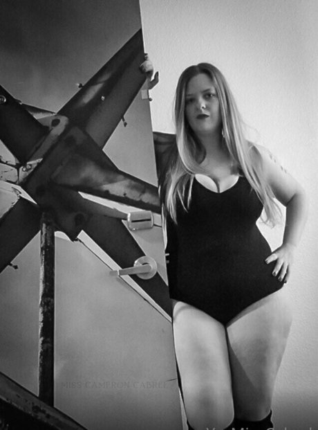 アジアン・エボニー・オンリーファンズ 美しいポルノ 画像