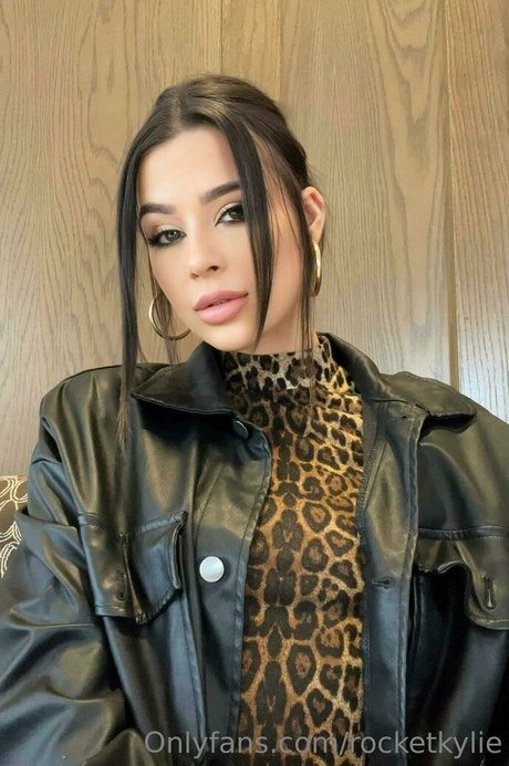 有名なフェムボーイOnlyFans セクシー裸 画像