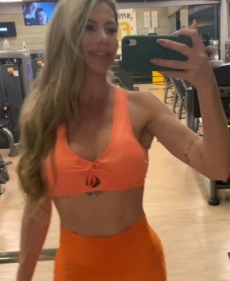 Deny Barbie アートポルノスター 写真