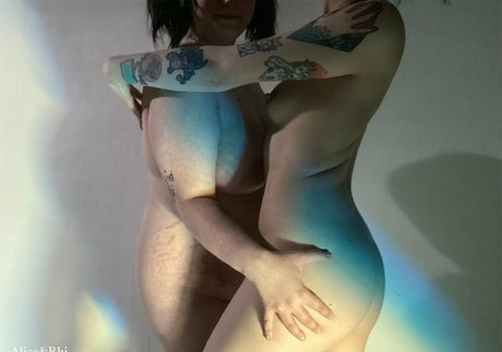 英国のティーンオンリーファン セクシー ギャラリー