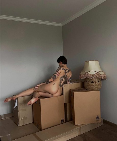 Daria Perel ヌードモデル 写真