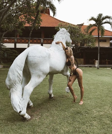 Daria Perel ポルノスター トップ 写真