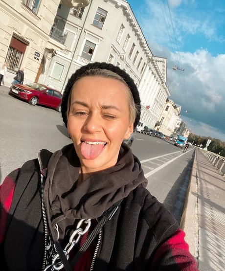 ロシアのお母さんOnlyFans アート裸 アーカイブ