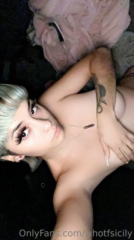 whotfsicily エロティックなモデル 写真