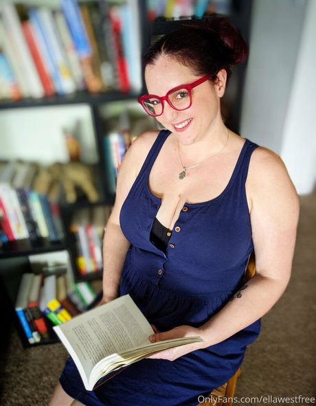 ellawestfree エロティックなスター 写真