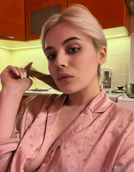 痩せたアジア人ティーン OnlyFans 美しいヌード ギャラリー