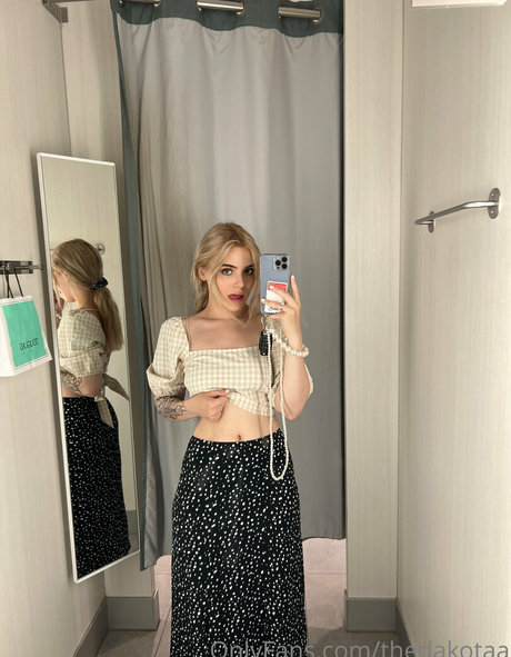 18歳以下の無料OnlyFans ヌード 写真