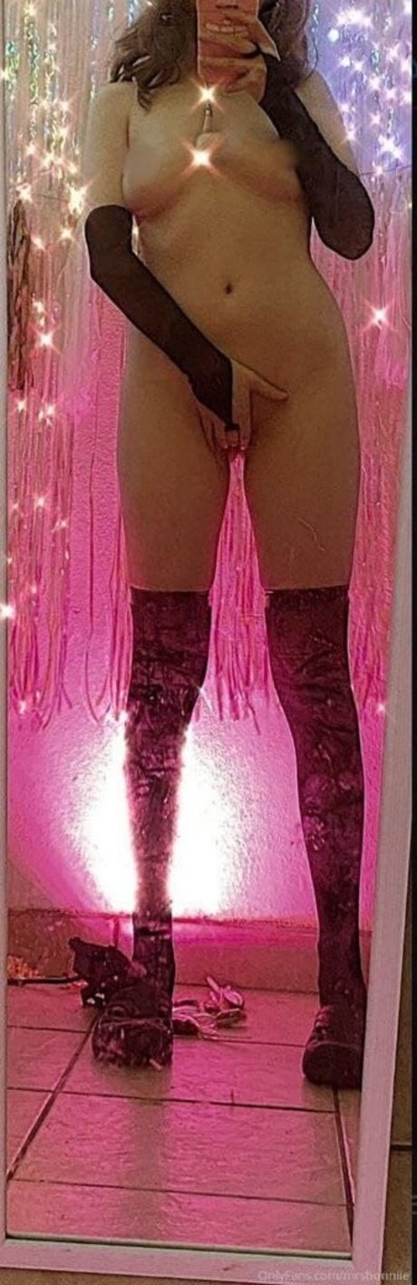 痩せたアジア人ティーン OnlyFans えろ 写真