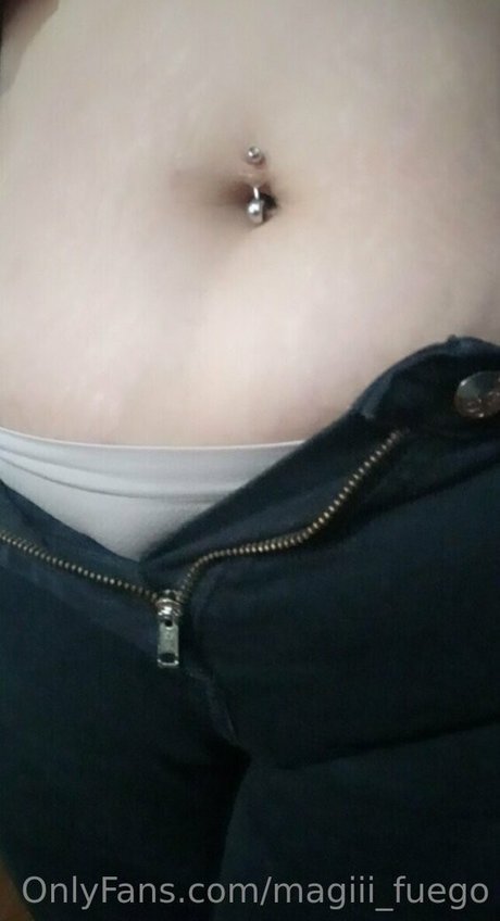 小人の裸OnlyFans エロチック 画像