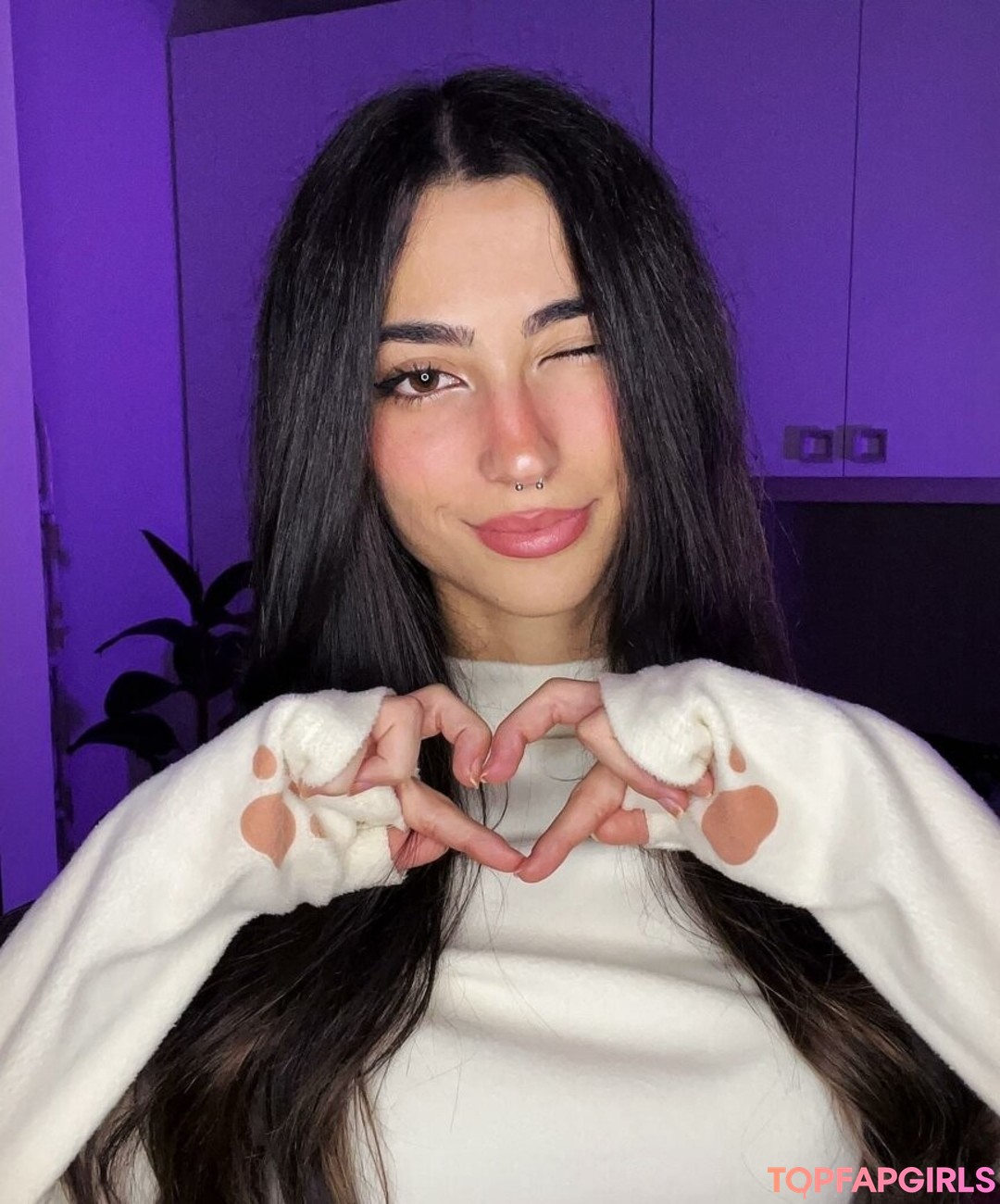 Lucrelisa 裸のポルノスター 写真