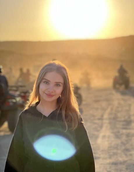 Esvittie セクシーなポルノスター 写真