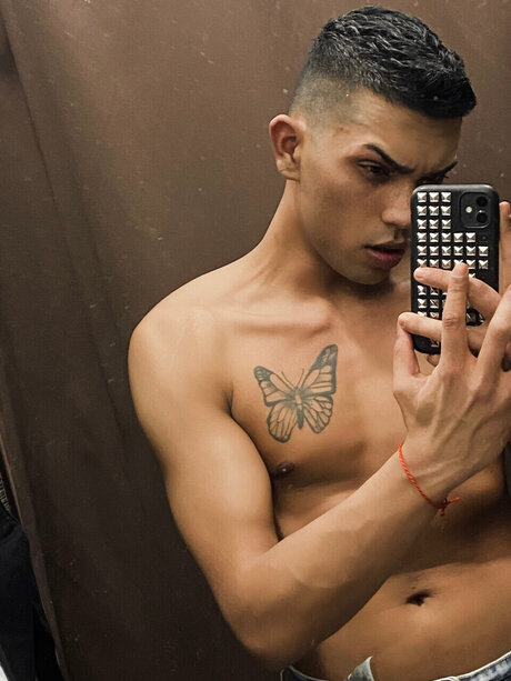 客室乗務員 オンリーファンズ 無料ヌード 写真