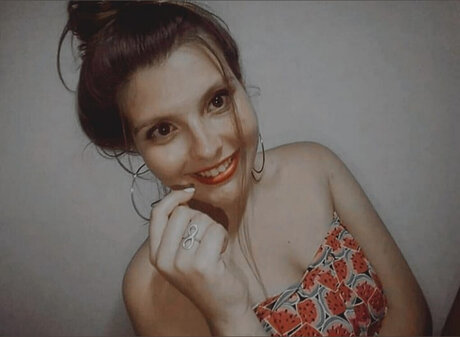 Tali 裸のモデル 写真