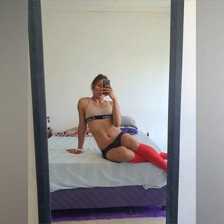 Yeru ポルノスター HD 写真