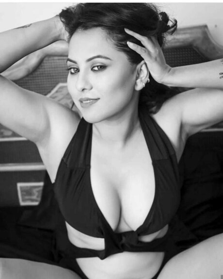 Tina Nandy ポルノ女優 写真