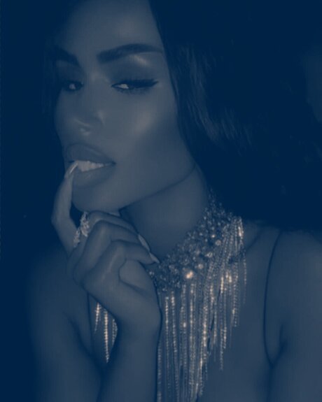 N stia ポルノ女優 写真