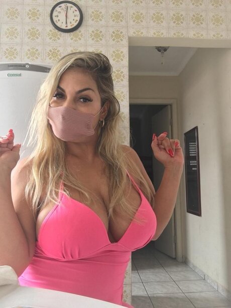 若い無料のOnlyFans ポルノグラフィック ギャラリー