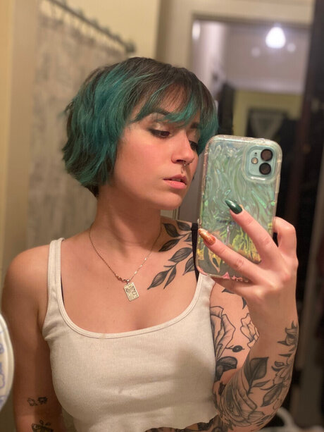 50歳以上のオンリーファンズ ホット 写真